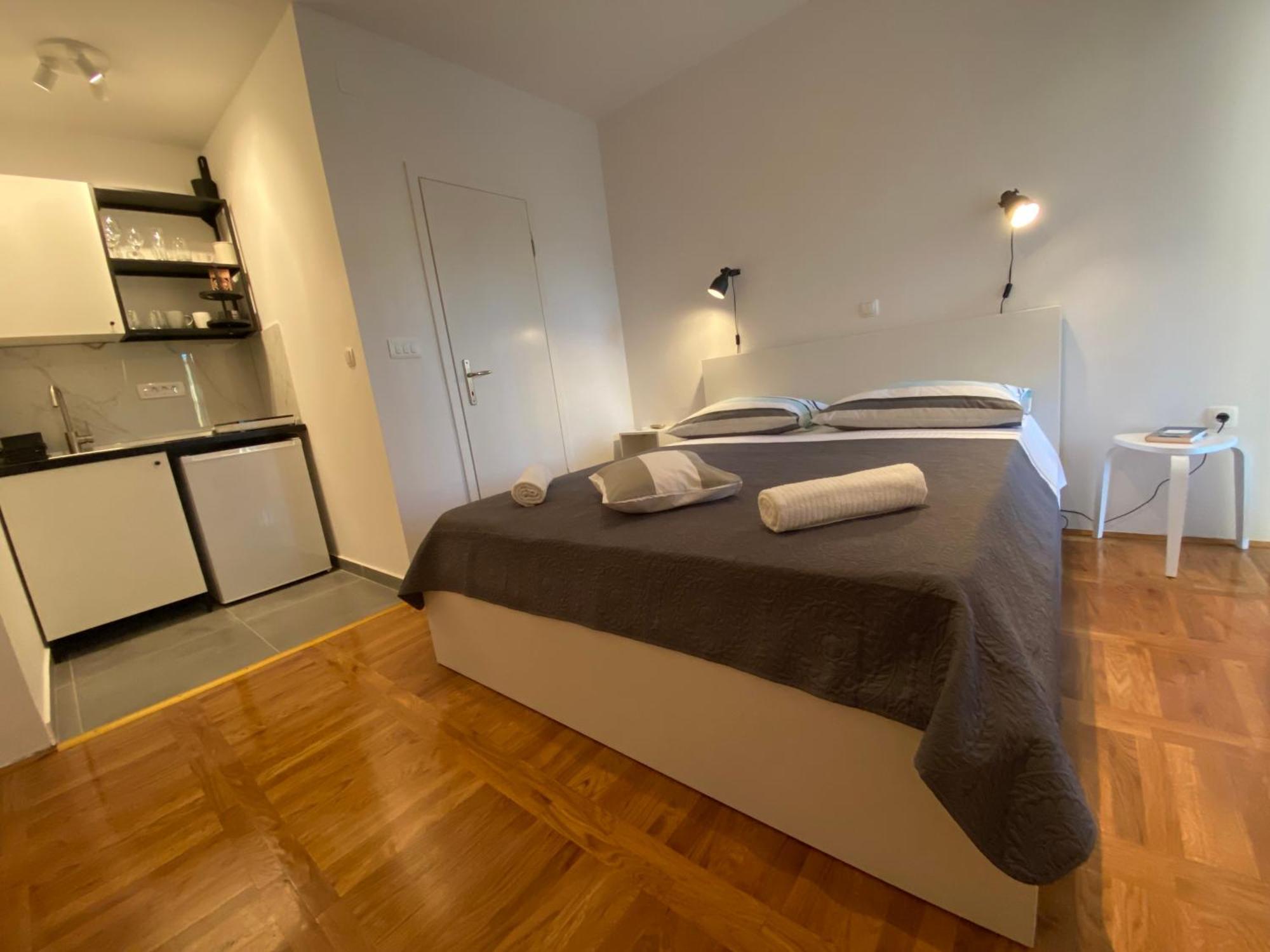 Studio Apartment And Rooms Adria โวดีเซ ภายนอก รูปภาพ