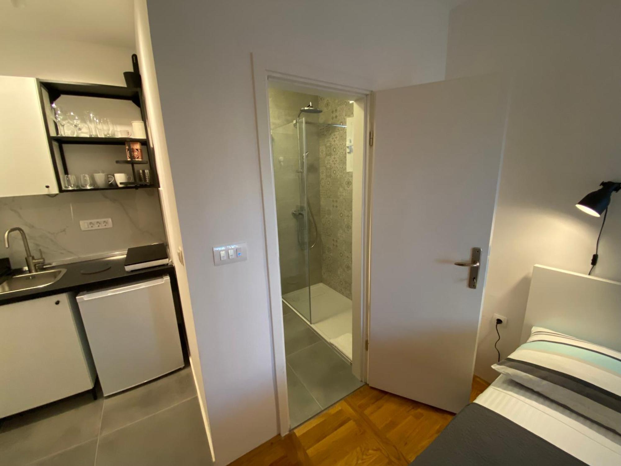Studio Apartment And Rooms Adria โวดีเซ ภายนอก รูปภาพ