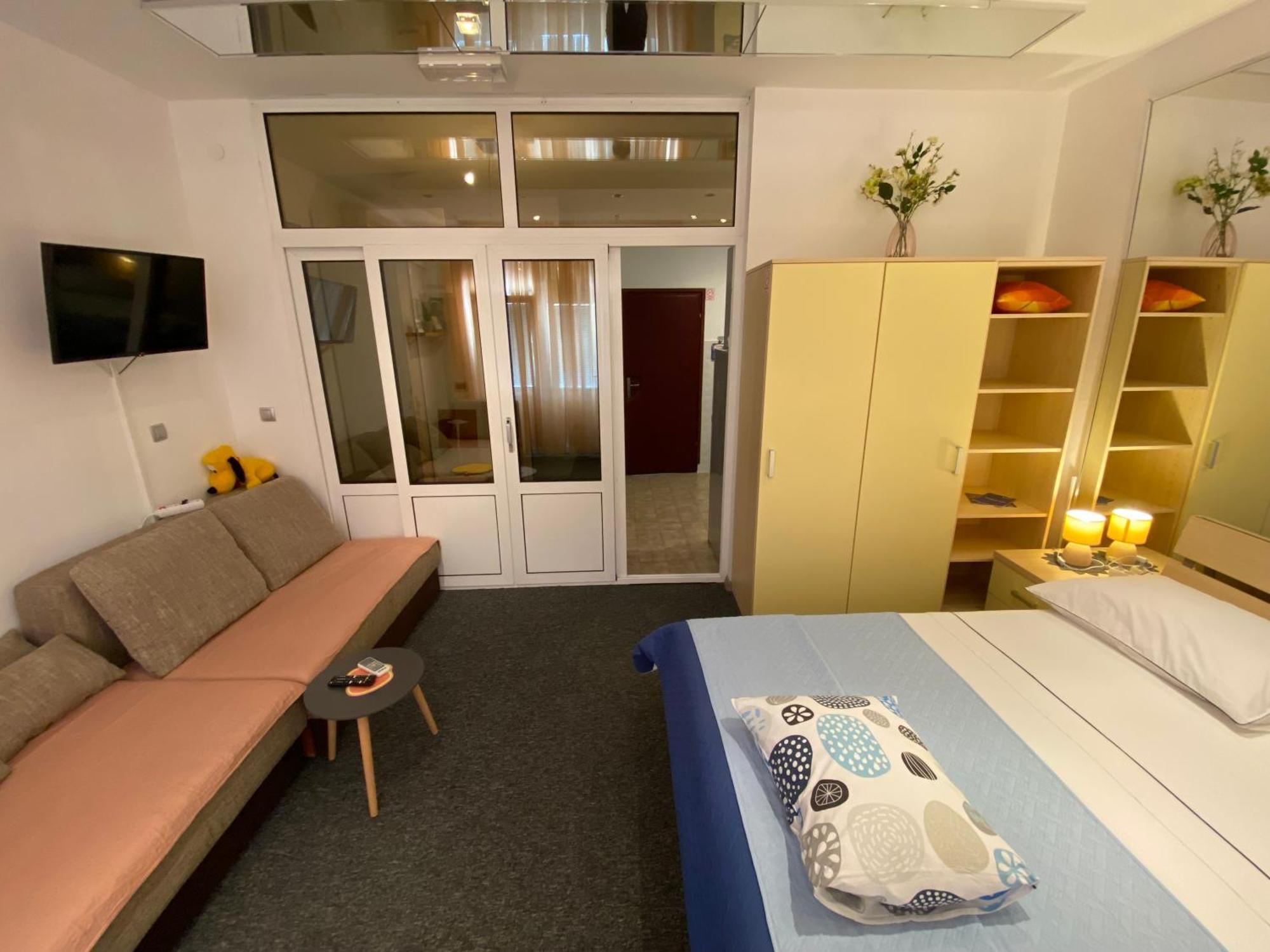 Studio Apartment And Rooms Adria โวดีเซ ภายนอก รูปภาพ