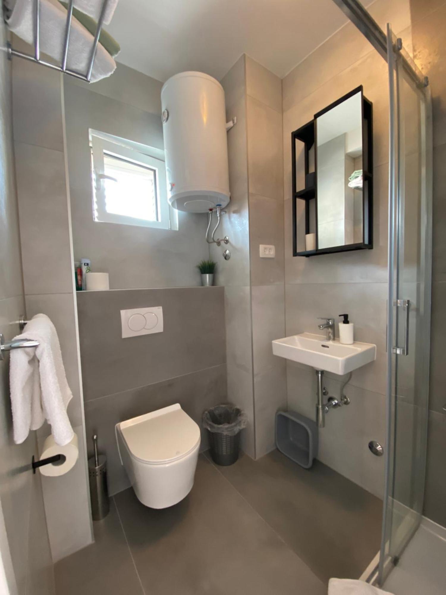 Studio Apartment And Rooms Adria โวดีเซ ภายนอก รูปภาพ
