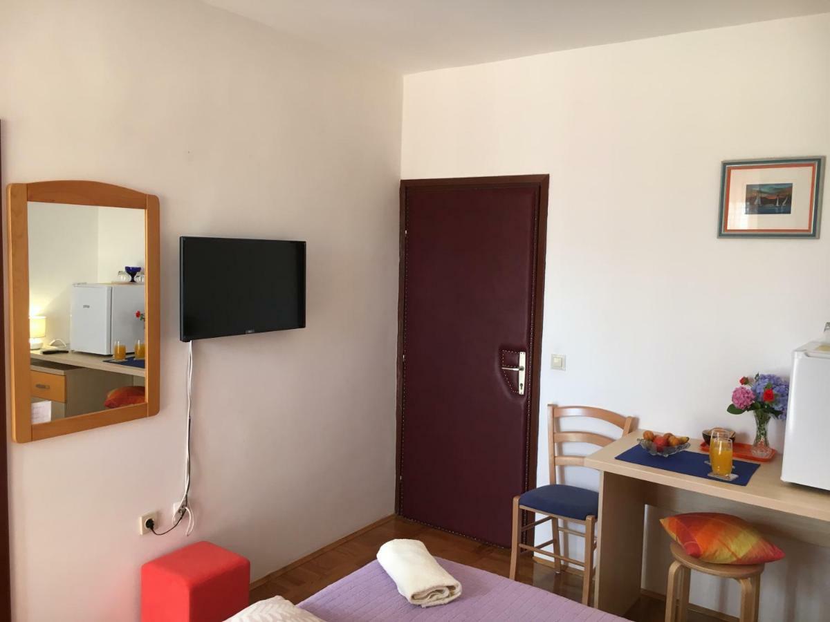Studio Apartment And Rooms Adria โวดีเซ ภายนอก รูปภาพ