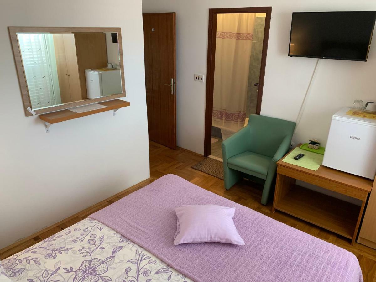 Studio Apartment And Rooms Adria โวดีเซ ภายนอก รูปภาพ