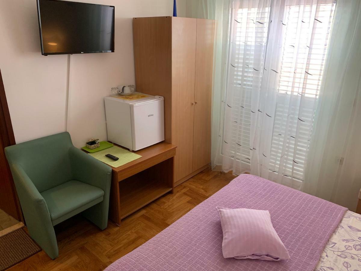 Studio Apartment And Rooms Adria โวดีเซ ภายนอก รูปภาพ